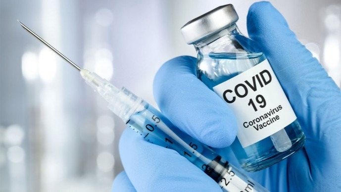 Şili’de Covid-19 aşı yaşı 6'ya düştü